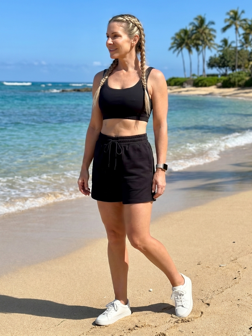 Lysem | Top corto sin mangas con escote en U y conjunto de shorts