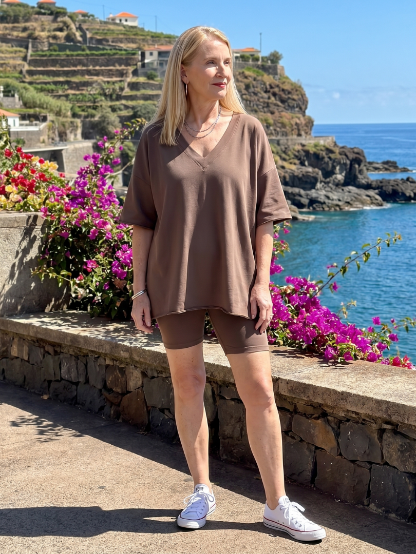 Lucinda | Conjunto de top con escote en V y shorts de corte relajado