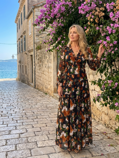 Camelo | Vestido maxi de manga larga con estampado floral en capas