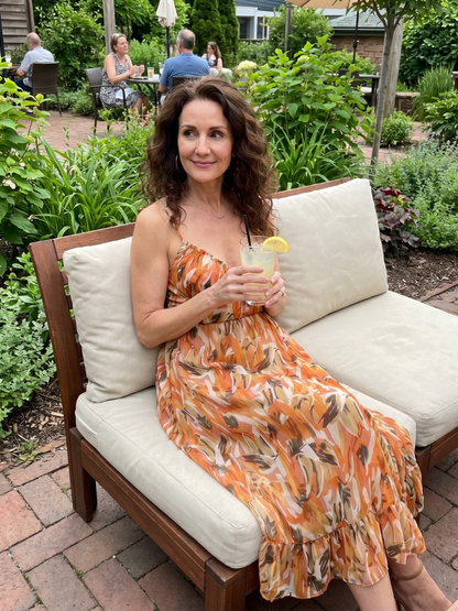 Quill | Sukienka midi na ramiączkach z abstrakcyjnym nadrukiem