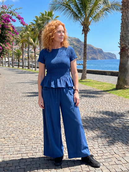 Eirenne | Conjunto de top fruncido con detalle de peplum y pantalones de pierna ancha