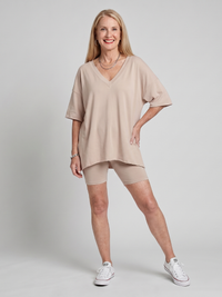 Lucinda | Conjunto de top con escote en V y shorts de corte relajado