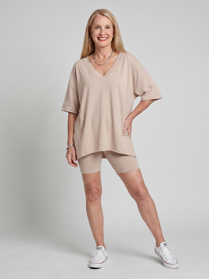 Lucinda | Conjunto de top con escote en V y shorts de corte relajado