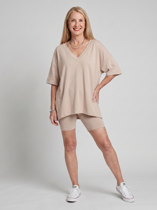 Lucinda | Conjunto de top con escote en V y shorts de corte relajado