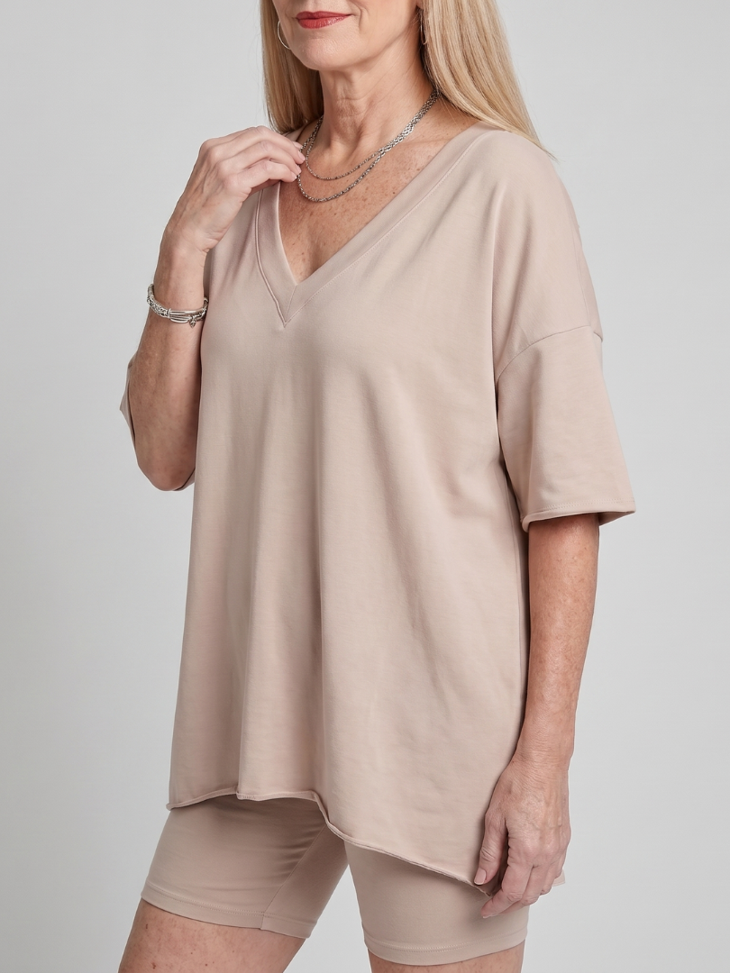Lucinda | Conjunto de top con escote en V y shorts de corte relajado