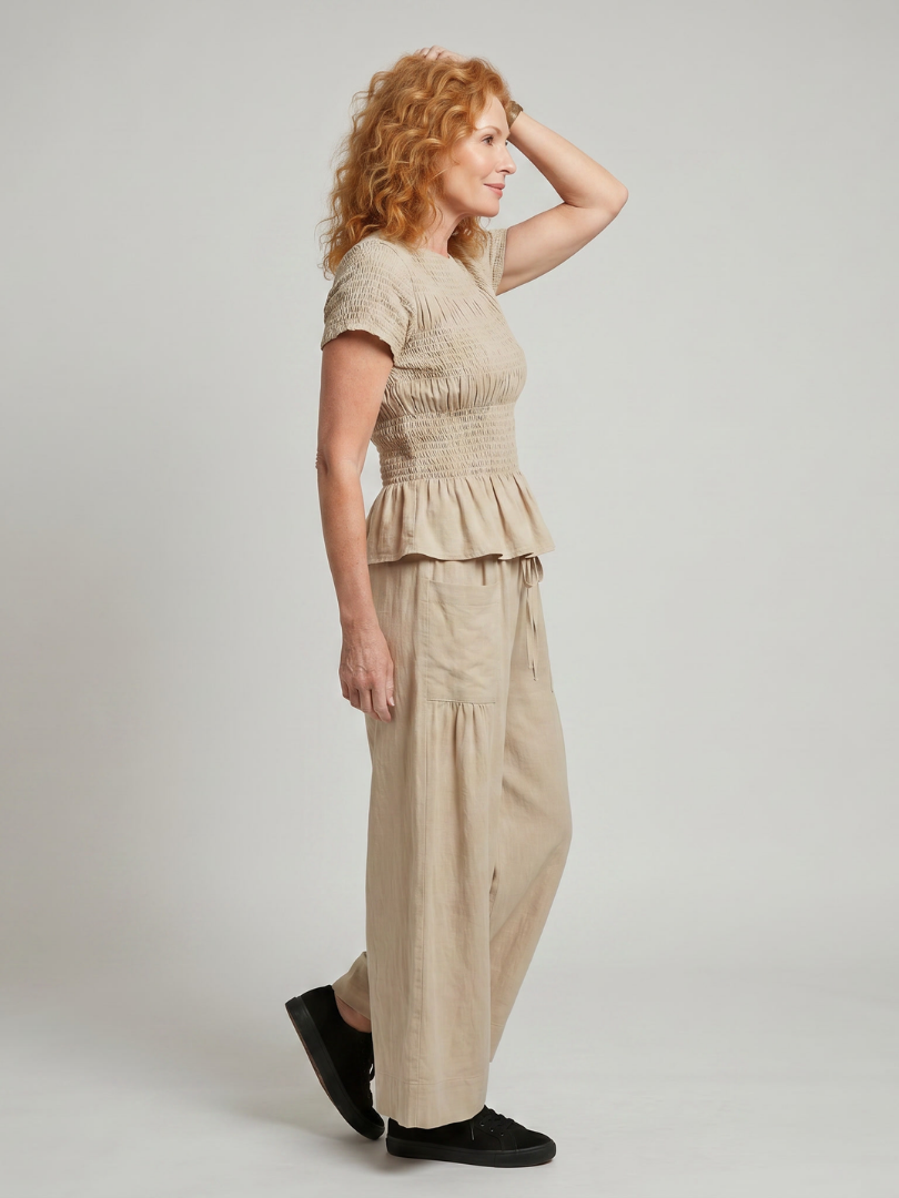 Eirenne | Conjunto de top fruncido con detalle de peplum y pantalones de pierna ancha