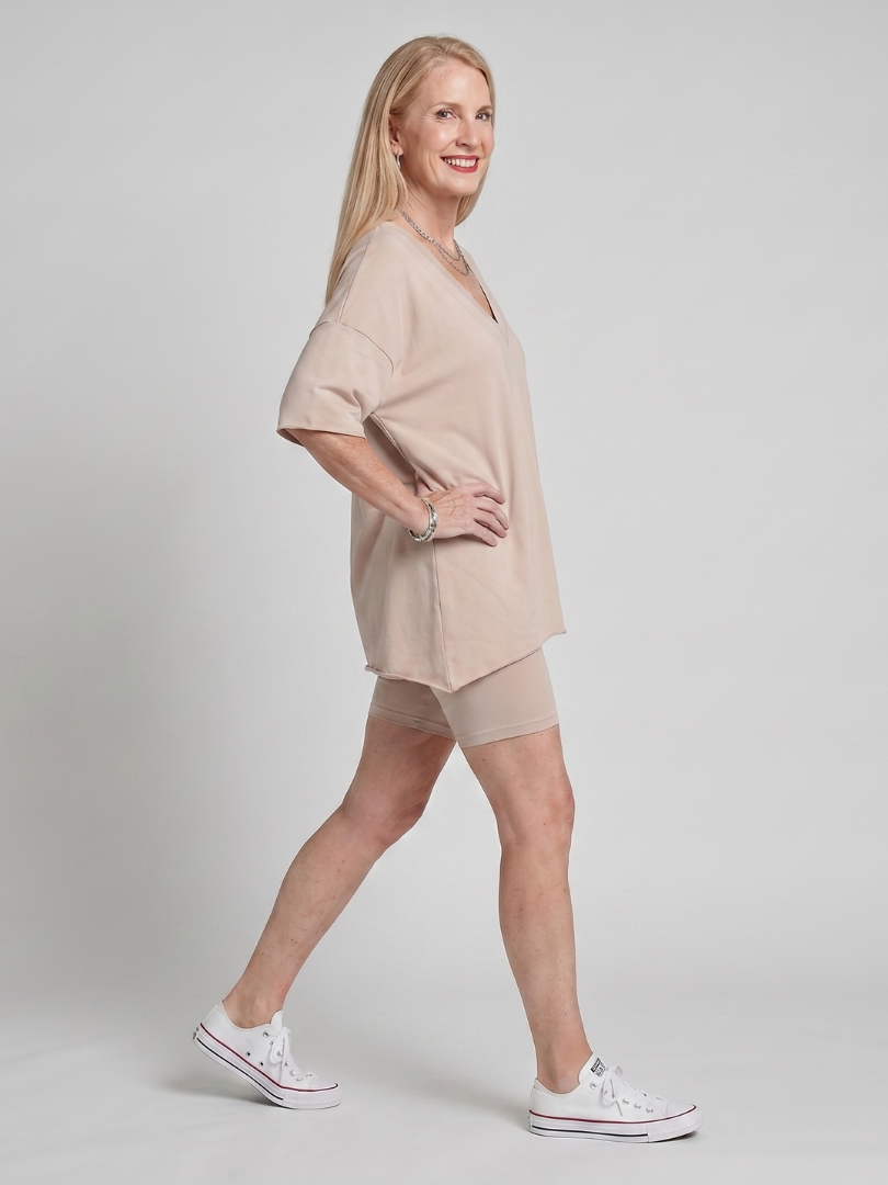 Lucinda | Conjunto de top con escote en V y shorts de corte relajado
