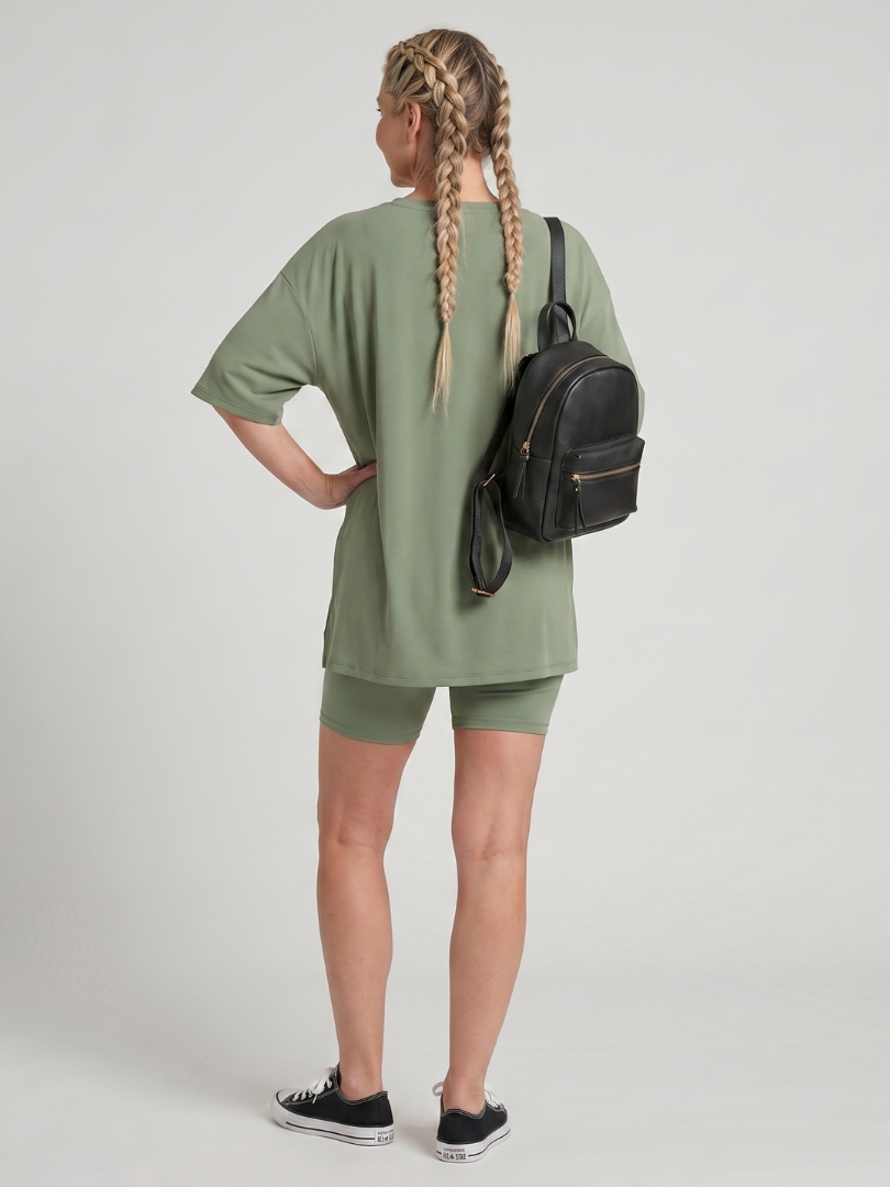 Colette | Top de manga corta con cuello redondo y pantalones cortos tipo biker
