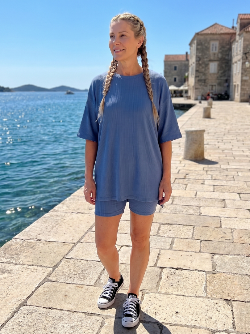 Colette | Top de manga corta con cuello redondo y pantalones cortos tipo biker