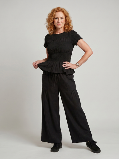 Eirenne | Conjunto de top fruncido con detalle de peplum y pantalones de pierna ancha