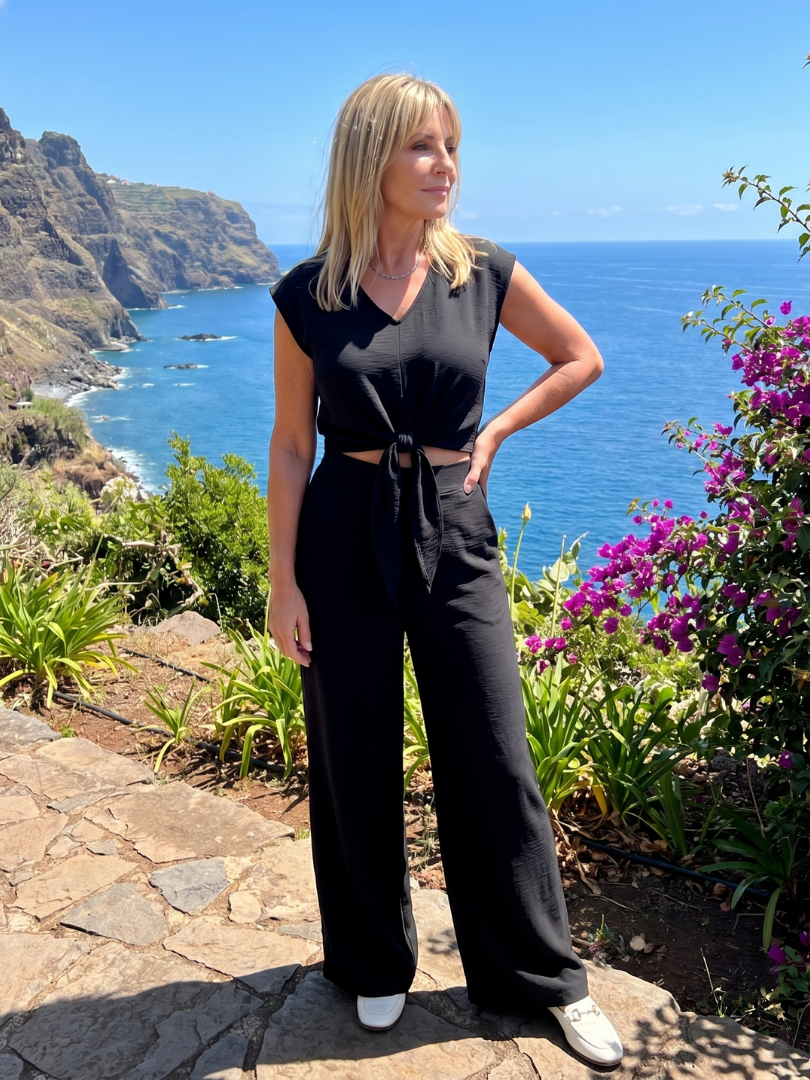 Leonora | Conjunto sencillo de top corto con tiras y escote en V, pantalones de pierna ancha
