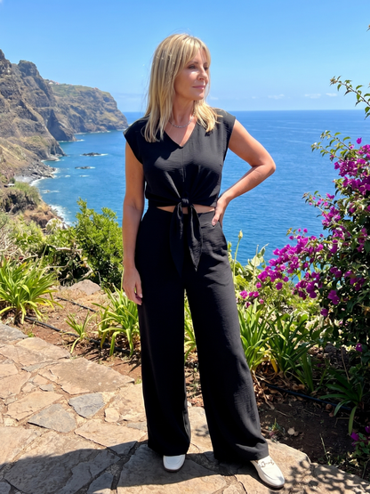 Leonora | Conjunto sencillo de top corto con tiras y escote en V, pantalones de pierna ancha